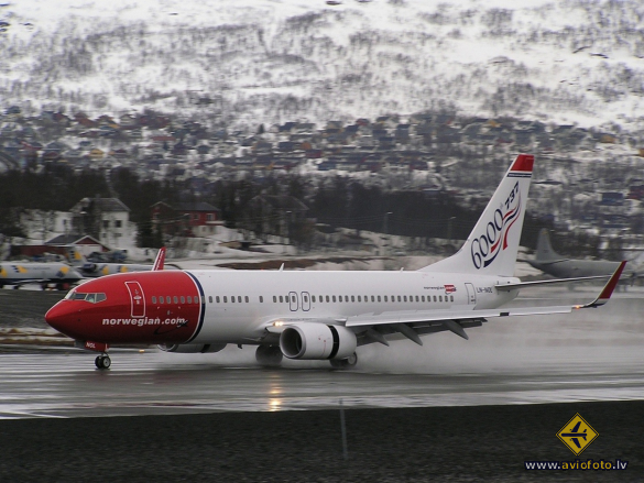 Boeing 737-8Q8